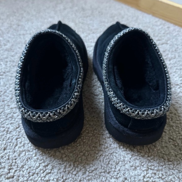 UGG - Picture 3 of 5